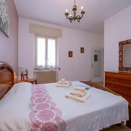Residenza La Terrazza Di Dante: 2br With Sunny Terrace - Happy Daire