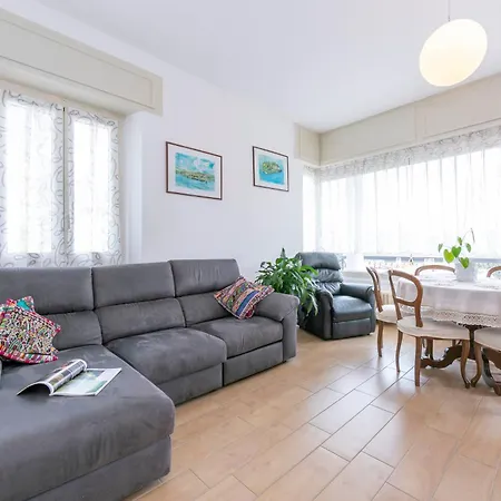 Residenza La Terrazza Di Dante: 2br With Sunny Terrace - Happy Daire *