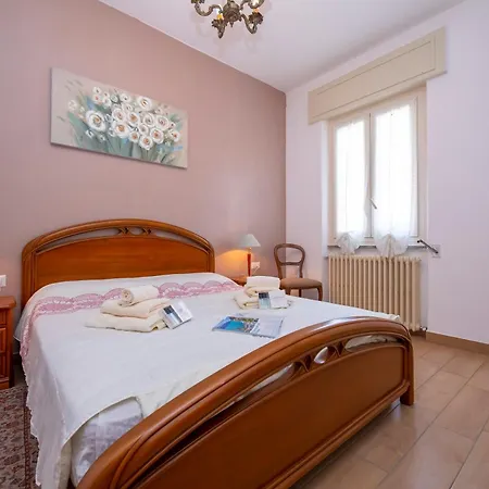 Daire Residenza La Terrazza Di Dante: 2br With Sunny Terrace - Happy *