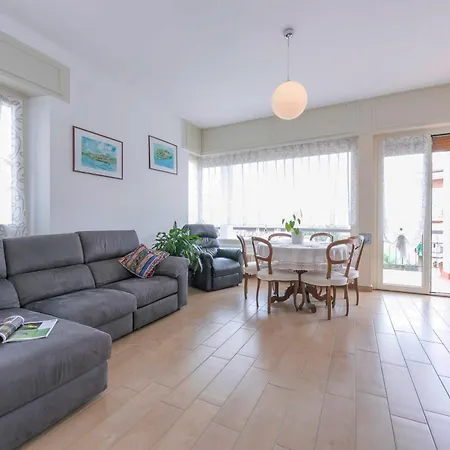 Residenza La Terrazza Di Dante: 2br With Sunny Terrace - Happy Daire Stresa