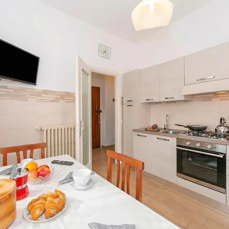 Daire Residenza La Terrazza Di Dante: 2br With Sunny Terrace - Happy