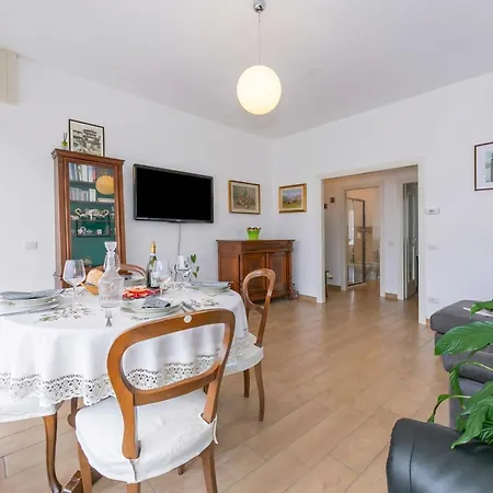 Residenza La Terrazza Di Dante: 2br With Sunny Terrace - Happy * Stresa