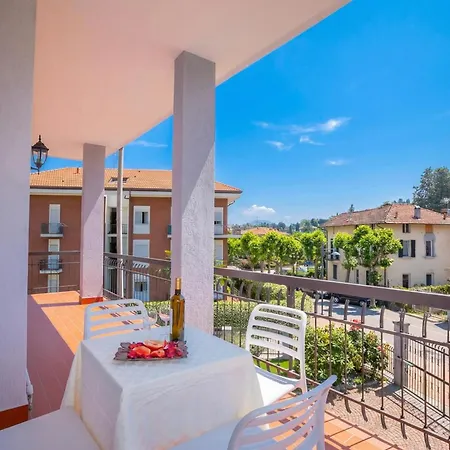 Residenza La Terrazza Di Dante: 2br With Sunny Terrace - Happy Daire Stresa